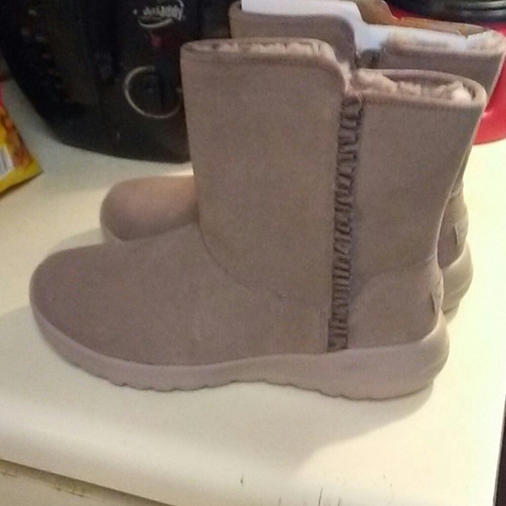 Skechers On The Go suede boots